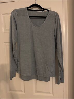 Athleta Light Grey Long Sleeve Scoop Neck Tee